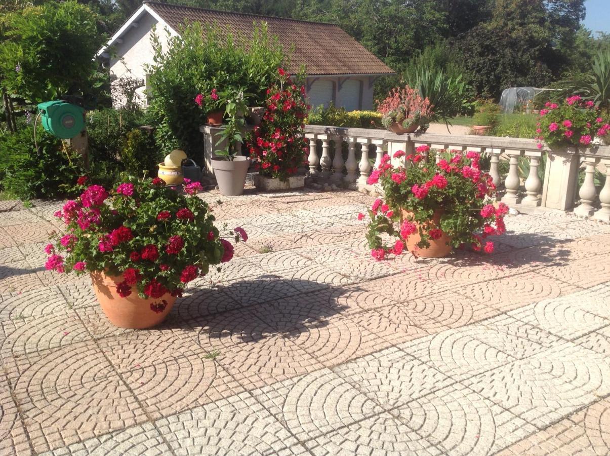 Domaine De La Provencale Bed & Breakfast Saint-Didier-de-la-Tour Exterior photo