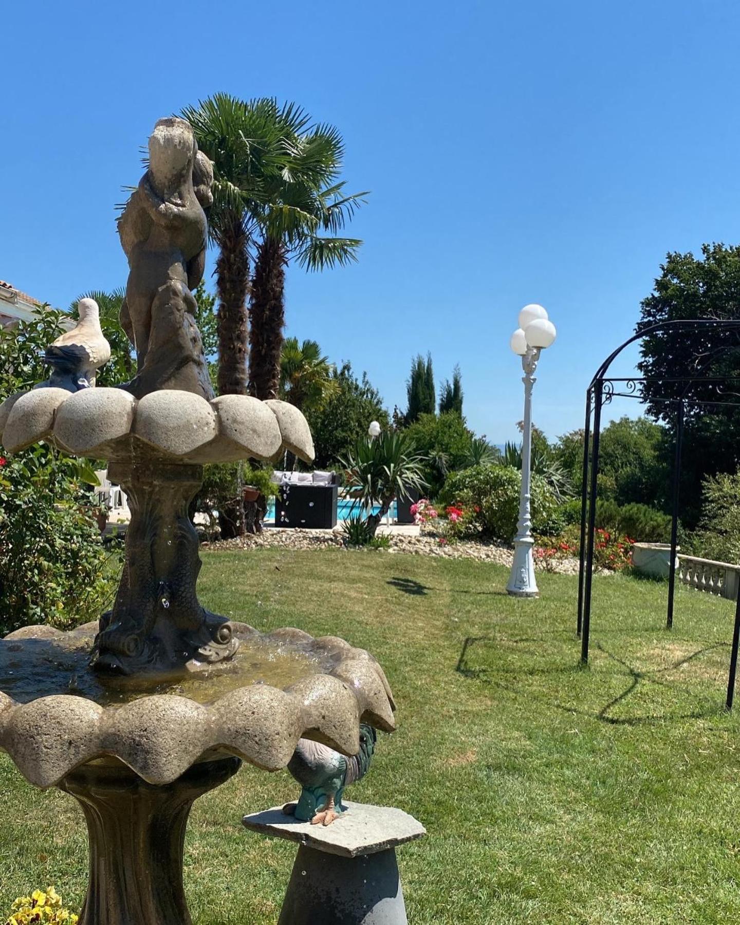 Domaine De La Provencale Bed & Breakfast Saint-Didier-de-la-Tour Exterior photo