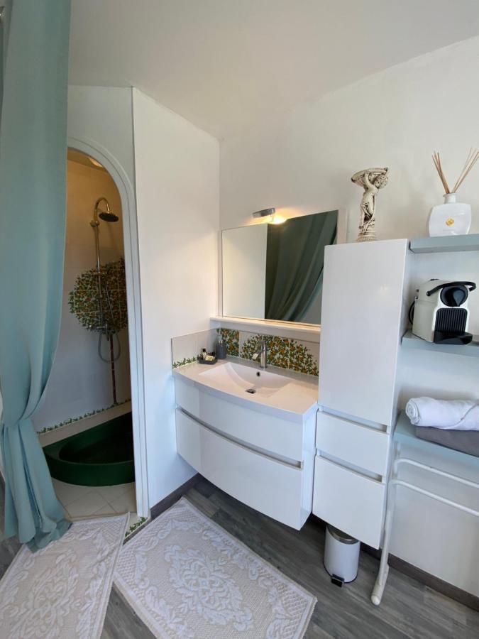 Domaine De La Provencale Bed & Breakfast Saint-Didier-de-la-Tour Exterior photo
